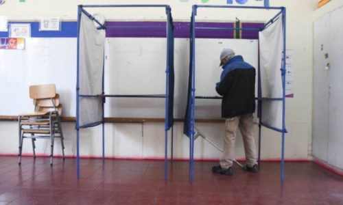 Solo 2 de cada 10 personas del padrón votó este domingo: participación fue de un 19,61%